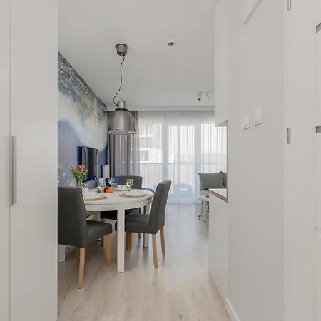 Stunning In With Kitchen Apartment *