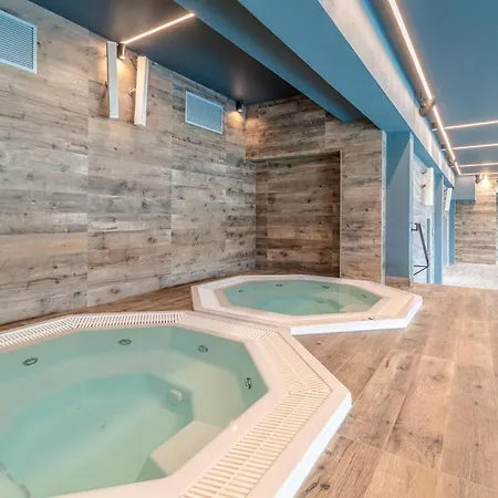 Stunning In With Kitchen Apartment *